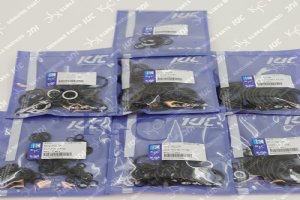 R210 KJC เครื่องจักรวิศวกรรมชิ้นส่วนอะไหล่เครื่องขุดควบคุมวาล์วชุดซีล R210 ชุดซ่อมซีลน้ำมันสีเหลือง